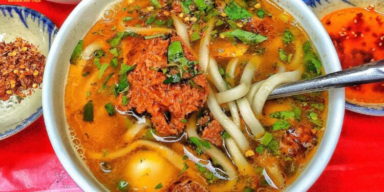 banh-canh-bot-loc-hue-1