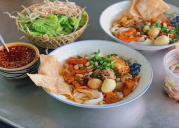 cách nấu mì quảng tôm thịt