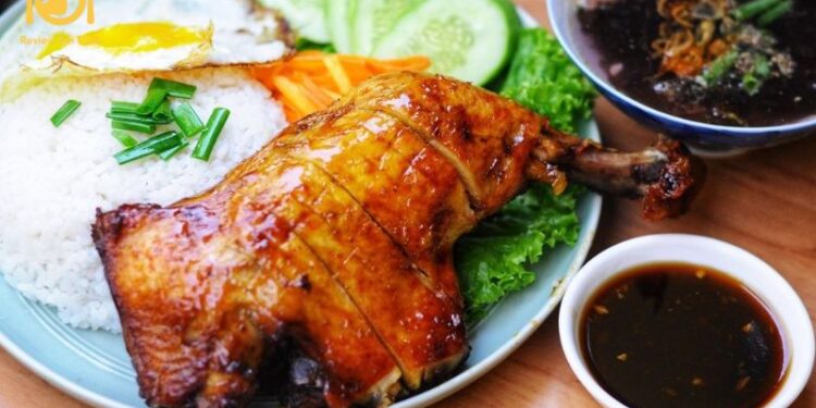 Cách làm cơm gà nướng mật ong thơm phức, vàng óng đơn giản tại nhà 6 cơm gà nướng mật ong