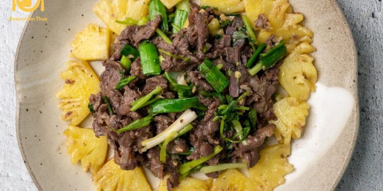 thịt bò xào dứa