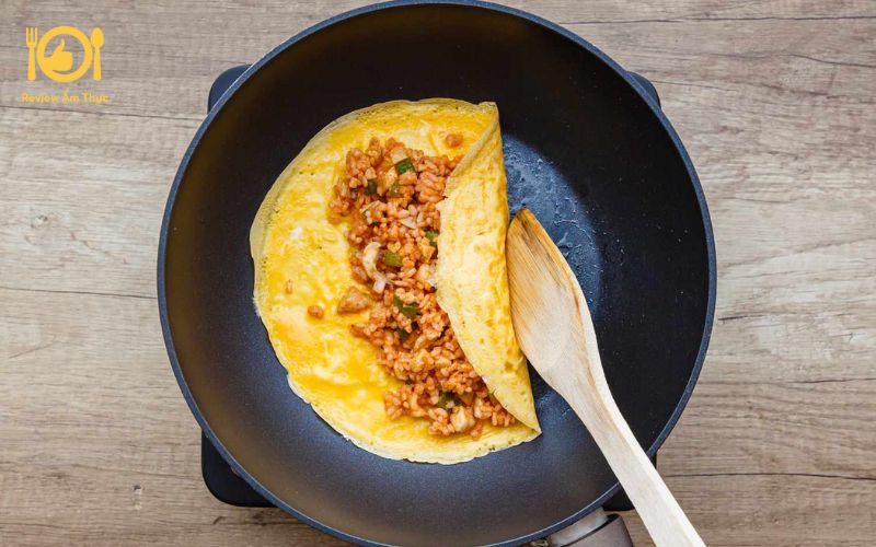 trứng omurice