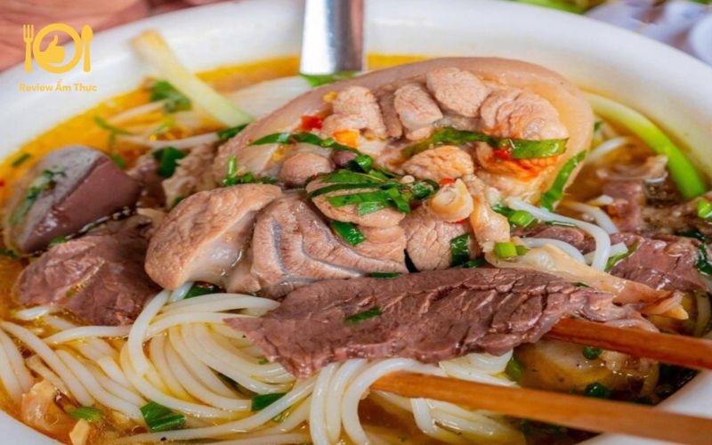 Bún bò Huế Nghĩa Tân