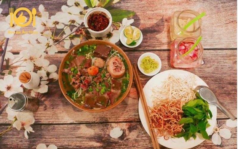 bún bò huế Ngự Uyển