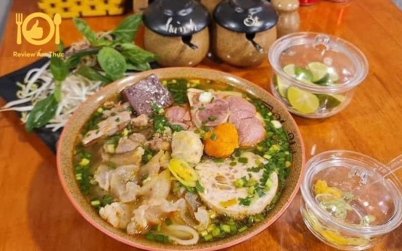 bún bò huế Ngự Uyển