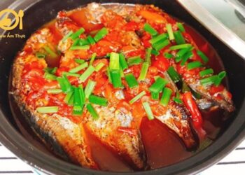 cá nục nướng sốt cà chua