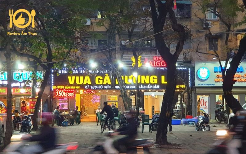 Không gian quán gà nướng lu Hồ Đắc Di 