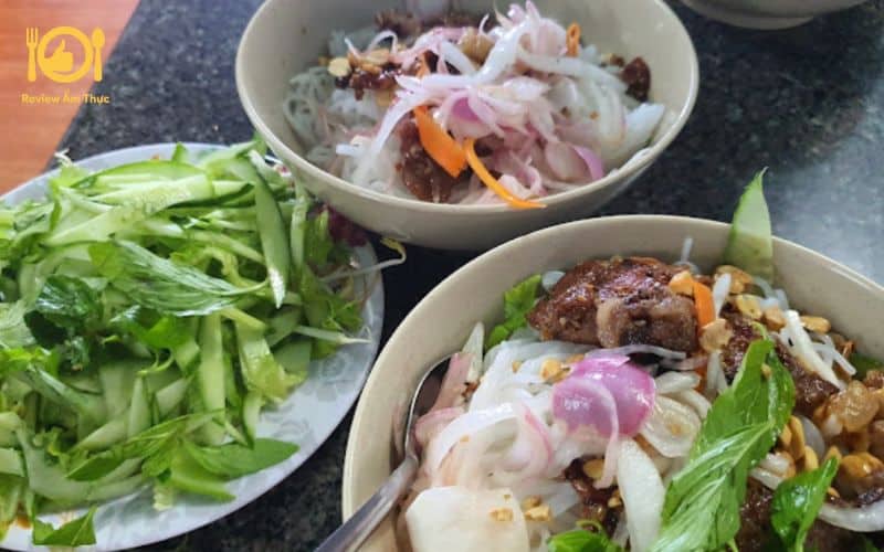 bún thịt nướng bà cam