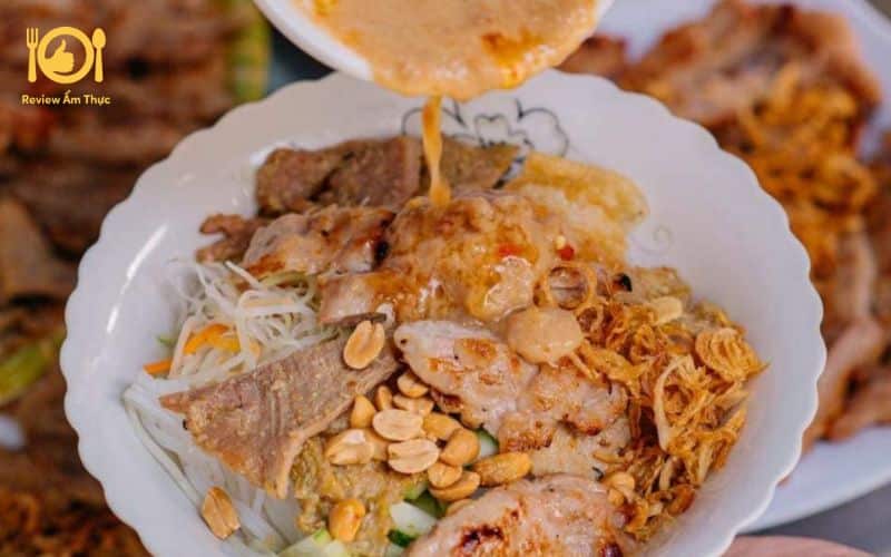 Bún thịt nướng bà Sáu