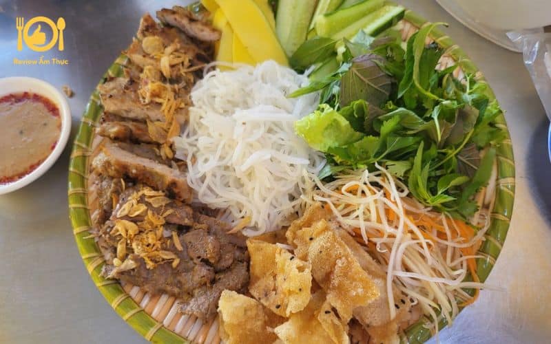 Bún thịt nướng bà Sáu