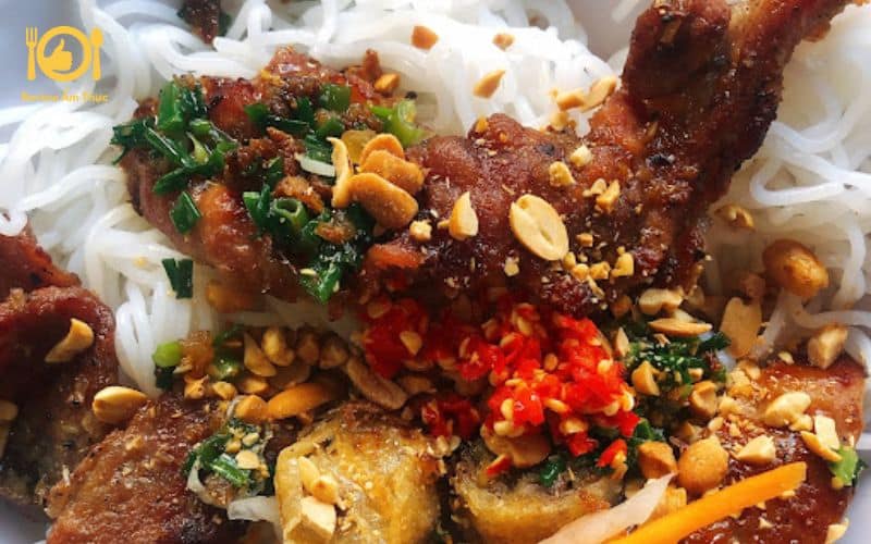 bún thịt nướng cây mận