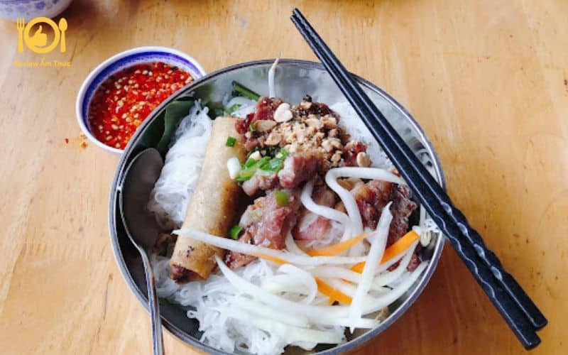 bún thịt nướng cây xoài