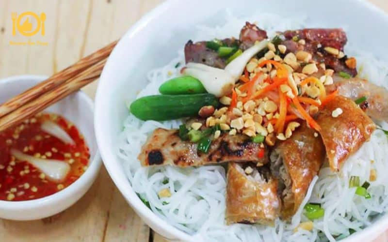 bún thịt nướng cô ba tôn đản