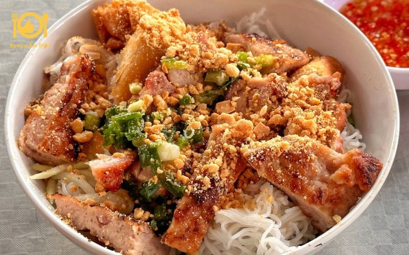 bún thịt nướng cô lan