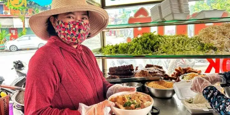 bún thịt nướng cô lan