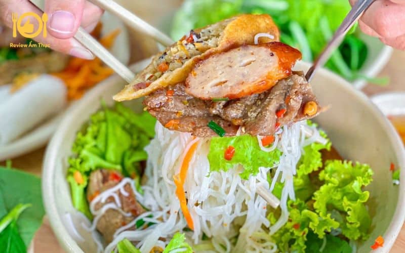 bún thịt nướng cô tín