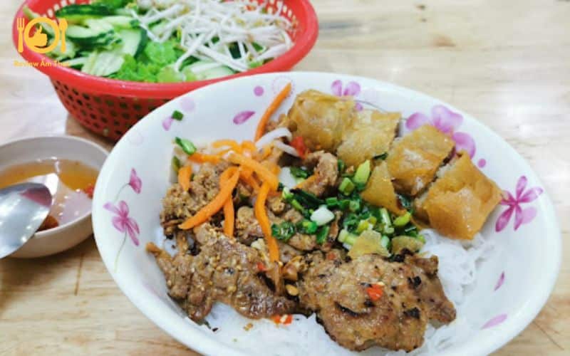 bún thịt nướng Hoàng Văn