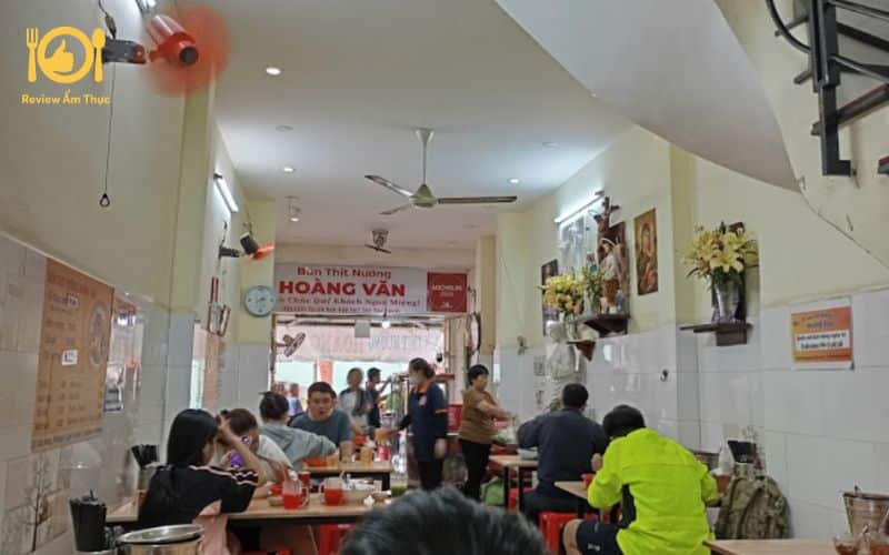 bún thịt nướng Hoàng Văn