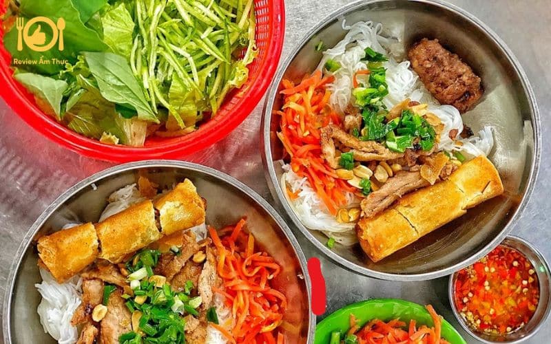 bún thịt nướng chả giò