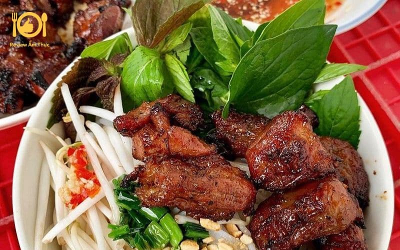 bún thịt nướng chả giò