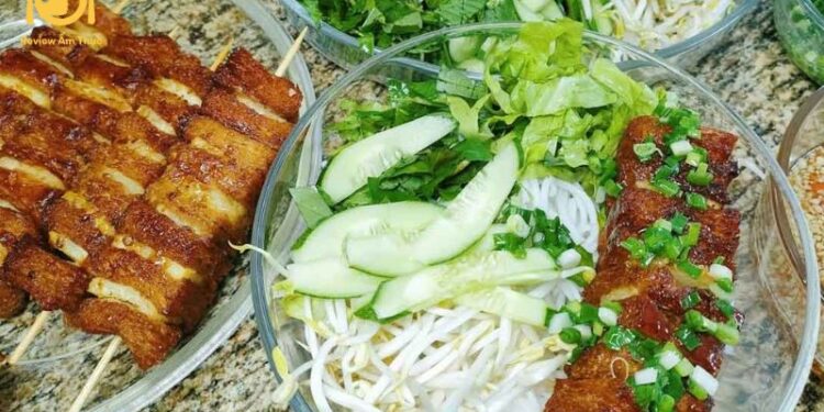 Khám phá cách làm bún thịt nướng chay thơm ngon và dễ làm 6 bún thịt nướng chay