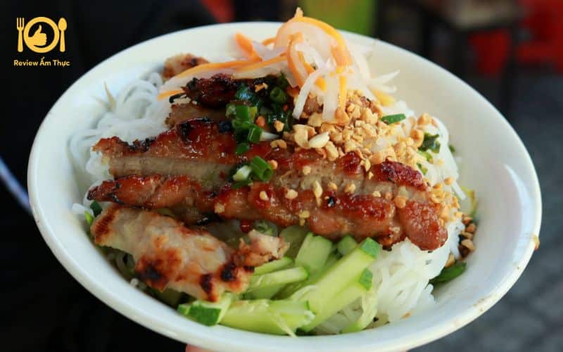 bún thịt nướng xiên que