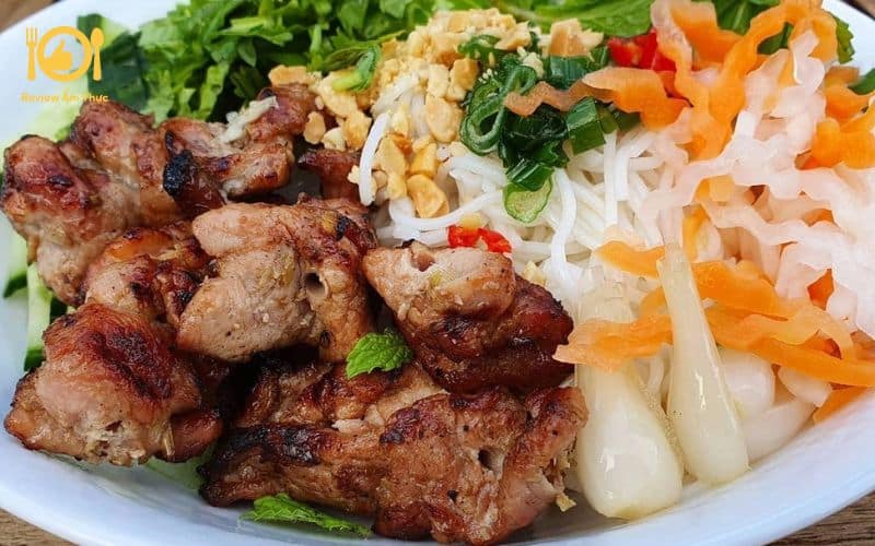 bún thịt nướng xiên que