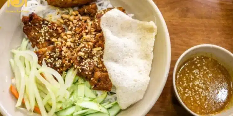 Khám phá cách làm nước sốt bún thịt nướng Đà Nẵng đậm đà hương vị 4 Quán bún thịt nướng Bà Trai