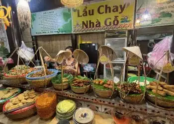 Lẩu chay Nhà Gỗ