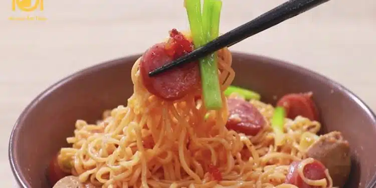 Cách làm mì trộn sa tế