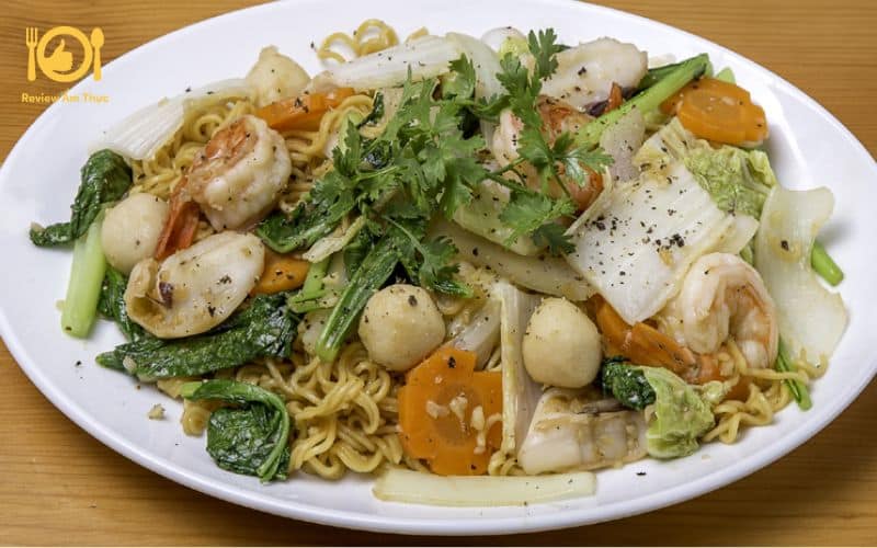 Học ngay cách làm mì trộn hải sản đơn giản mà ngon không tưởng