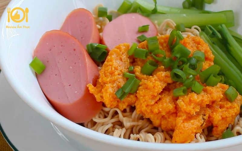 mì trộn trứng muối