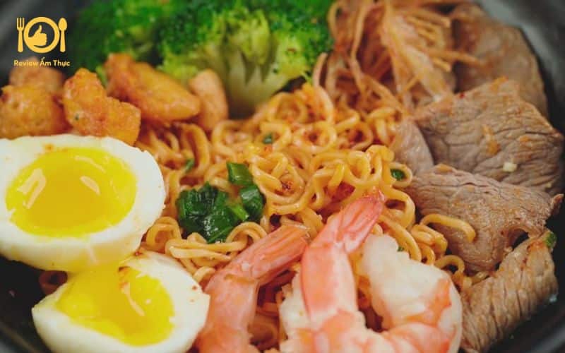 mì trộn trứng muối