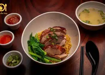 Mì trộn vịt quay