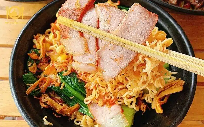 mì trộn xá xíu
