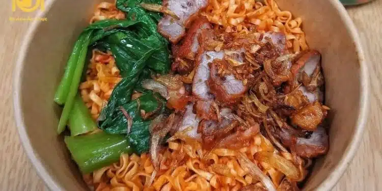 Cách làm mì trộn xá xíu ngon, đậm vị, dễ thực hiện tại nhà 5 mì trộn xá xíu