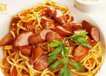 Mì trộn xúc xích