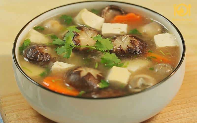 Đĩa canh nấm hạt sen thanh mát, mát lạnh và ngon miệng